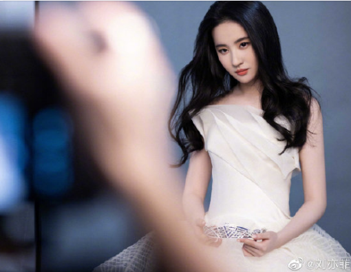 女星们发福时刻盘点，体型胖出两个自己？网友：果然丑和胖没关系