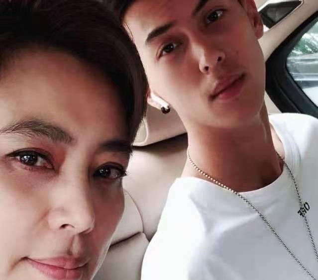李玲玉的2段婚姻皆“被离婚”，34岁征服犹太富