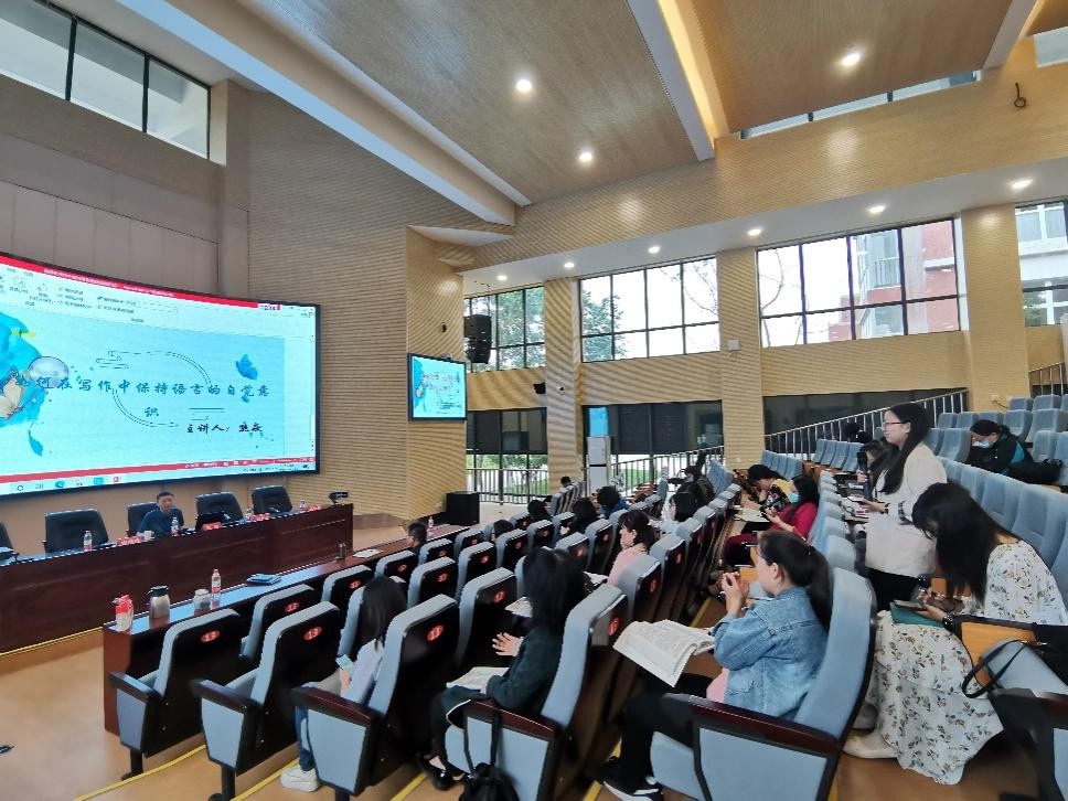 成都市作协熊焱主席携新锐创作理论与龙泉驿区教作协会员畅谈