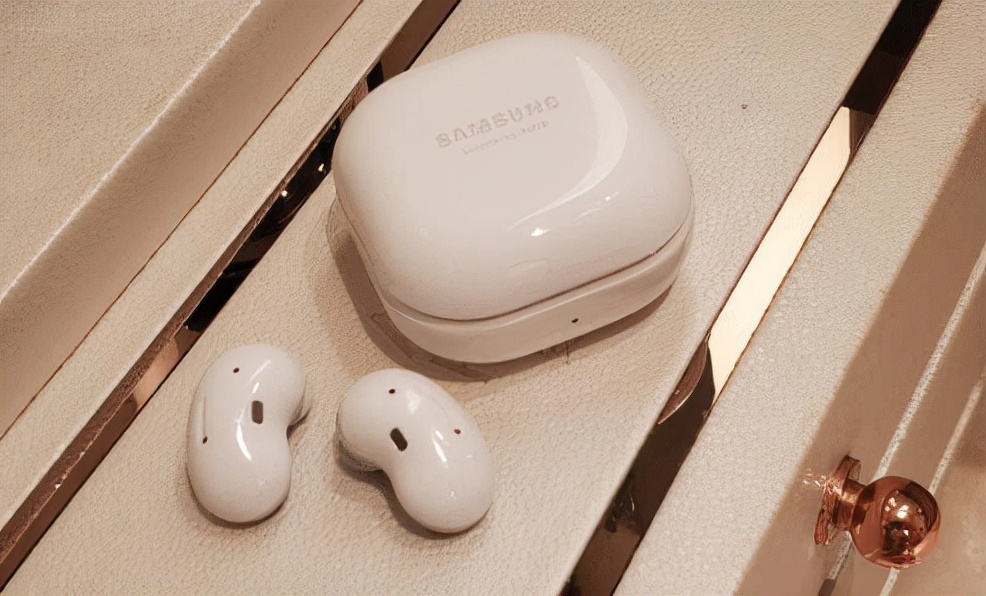 Highvalue noisecancelling headphones for travel, active noise