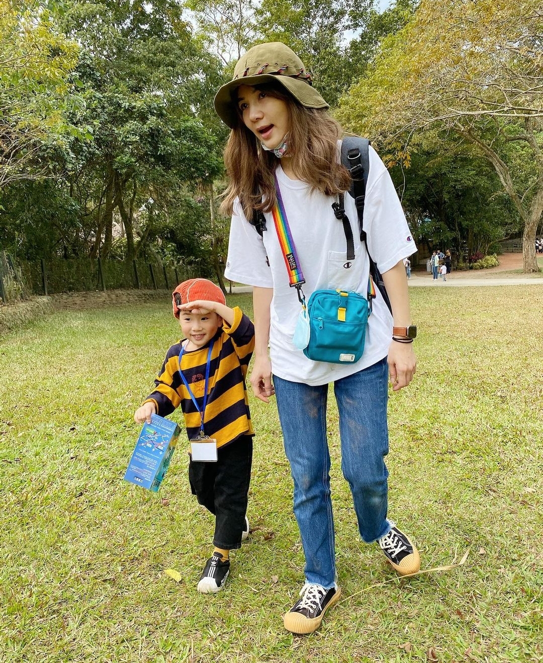 Ella曝光生產過程後，和老公陪兒子參加親子旅遊，直呼很治愈