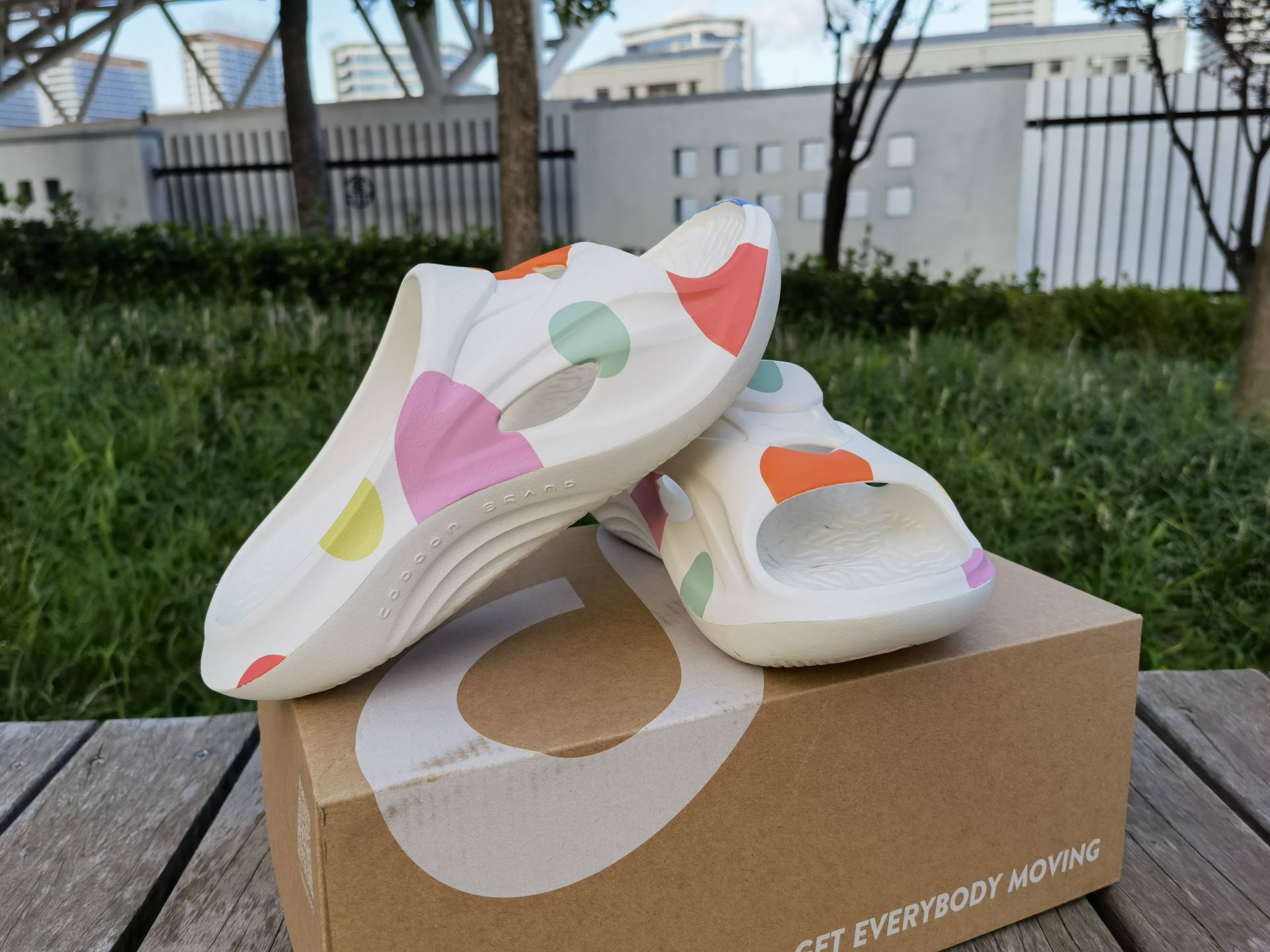 运动之后给你的双脚做个spa，咕咚舒缓拖鞋快速缓解运动疲劳感