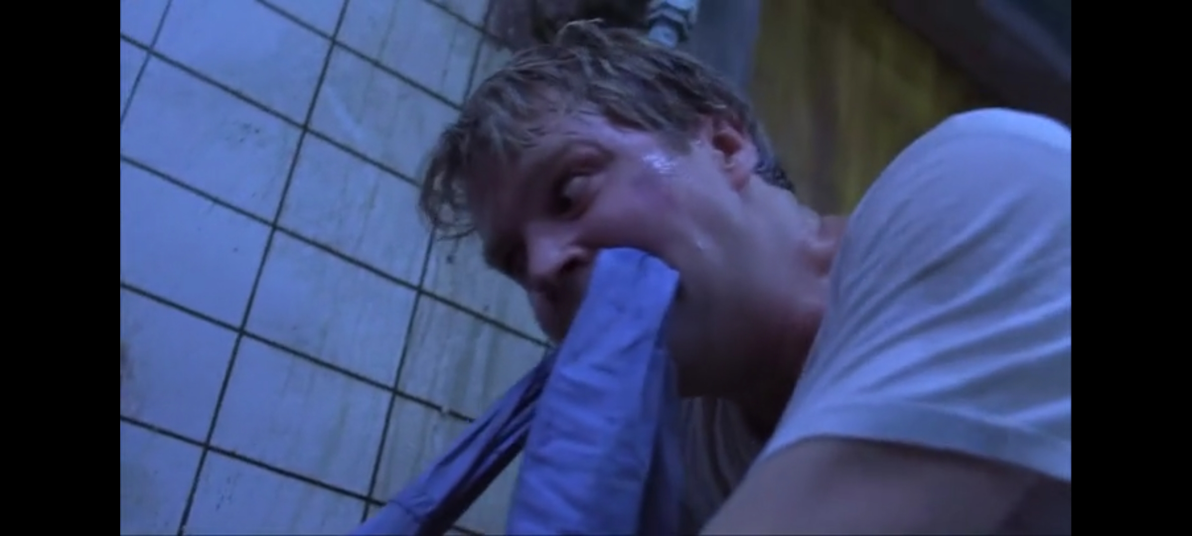 《电锯惊魂》：简单的背景，不简单的影片，惊