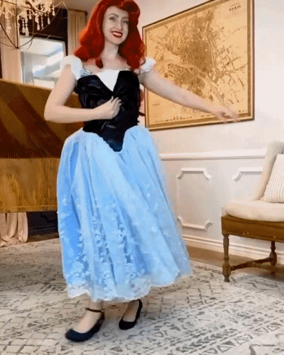 To realize princess dream of the daughter, play essence old father with one's own hands tailor about a hundred " blackart " skirt explodes sth resembling a net of network of fire