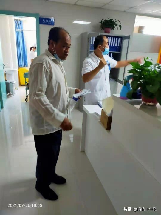 河北衡水爱家乡志愿者助力七旬老人医院体检