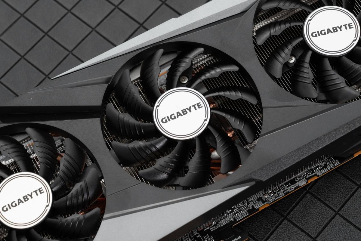 性能、散热远超公版 技嘉RX 6700 XT GAMING OC 12G评测