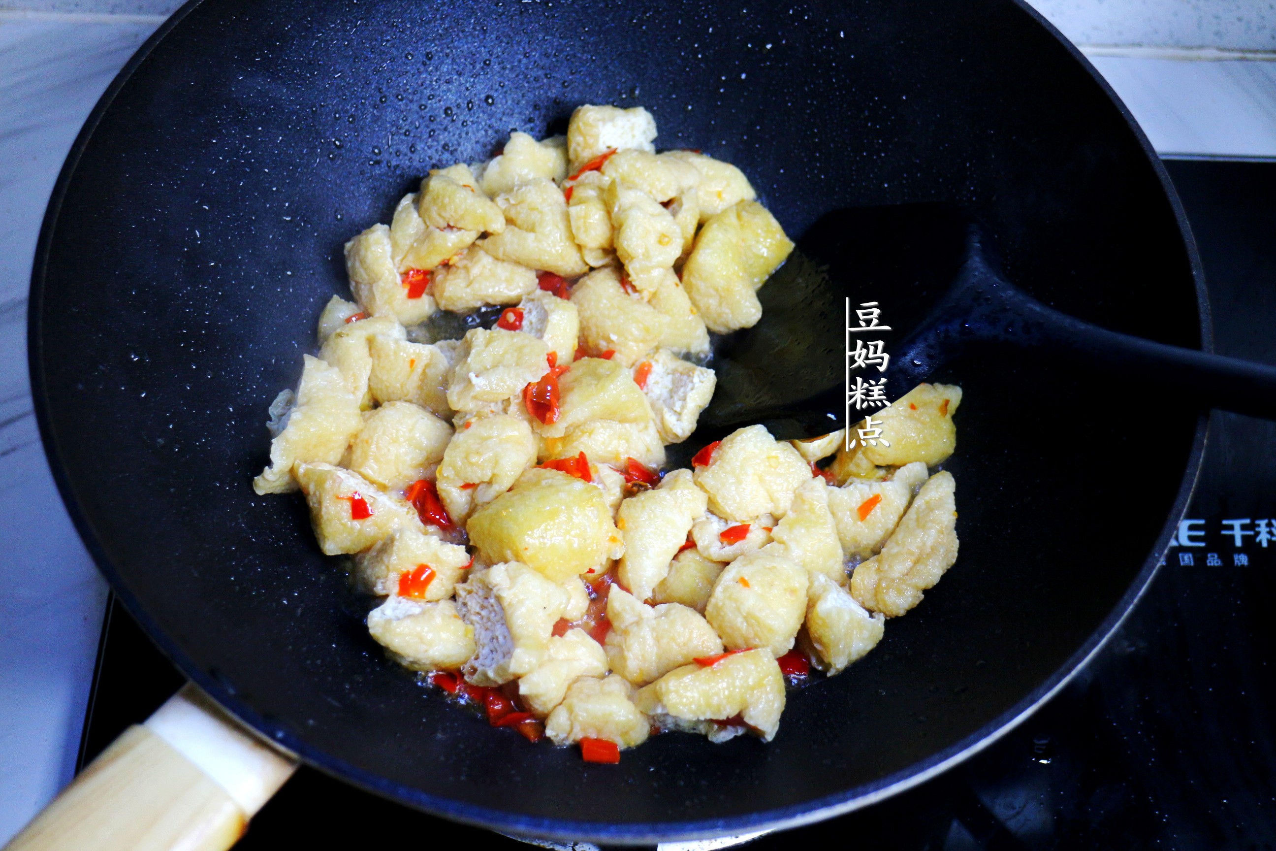 油豆腐泡怎麼炒才好吃？ 這樣做，5分鐘上桌，簡單又下飯