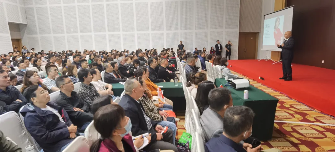 热烈祝贺大树云集团发展历程暨自有产品推介会全国巡讲• 三站告捷