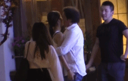 杨采钰和男友私下被拍零交流？自己是白富美，