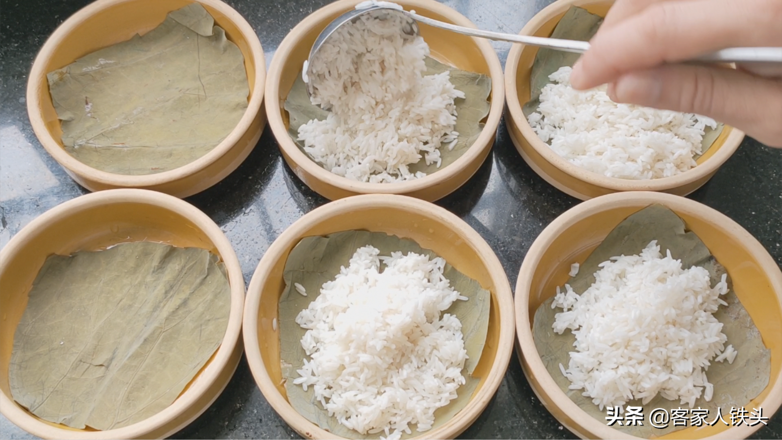 用6個缽子6片葉做孩子愛吃的飯，一開蓋撲鼻香，吃完還想吃一碗