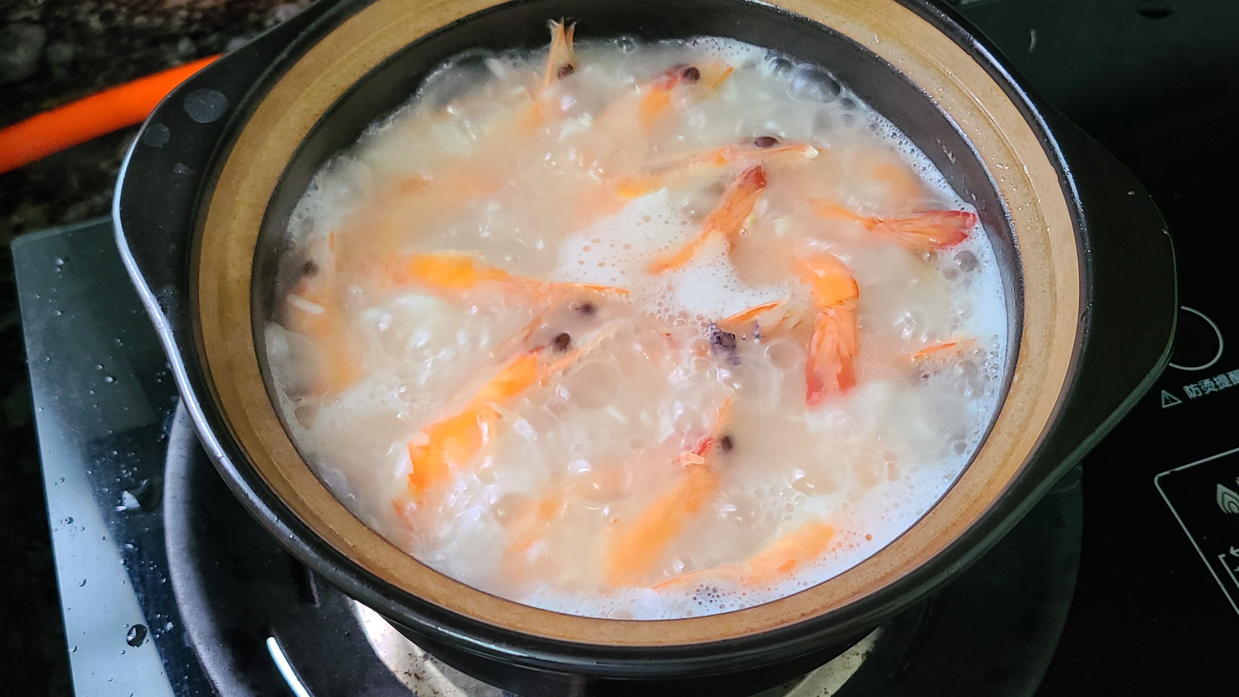 广东很好喝的海鲜粥，9分钟就能熬得又浓又稠，味道鲜美