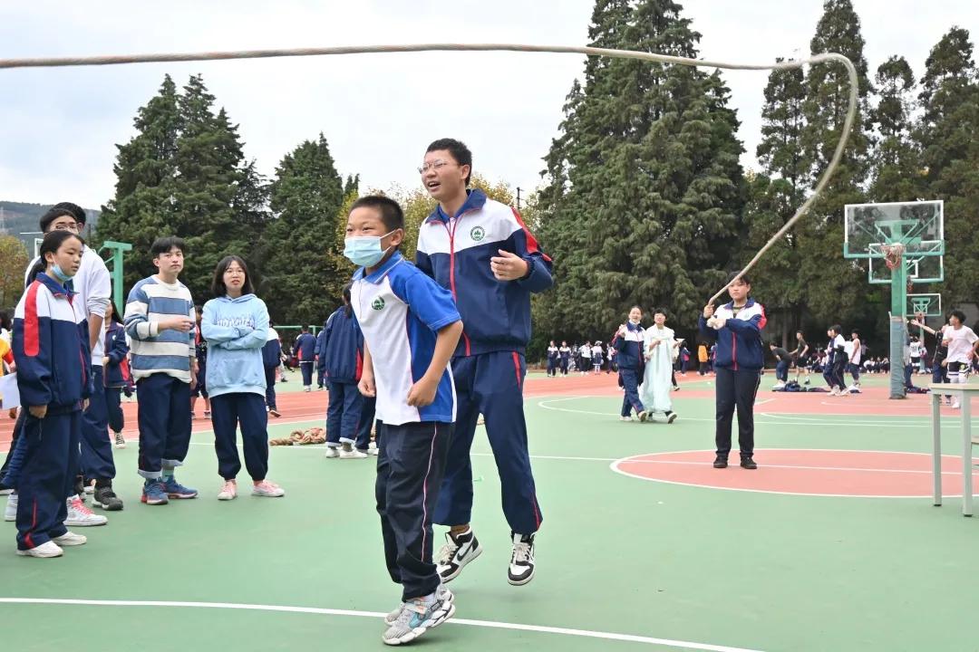 举青春韵味 扬健康风帆——云南农大附中举行第十届体育美食节