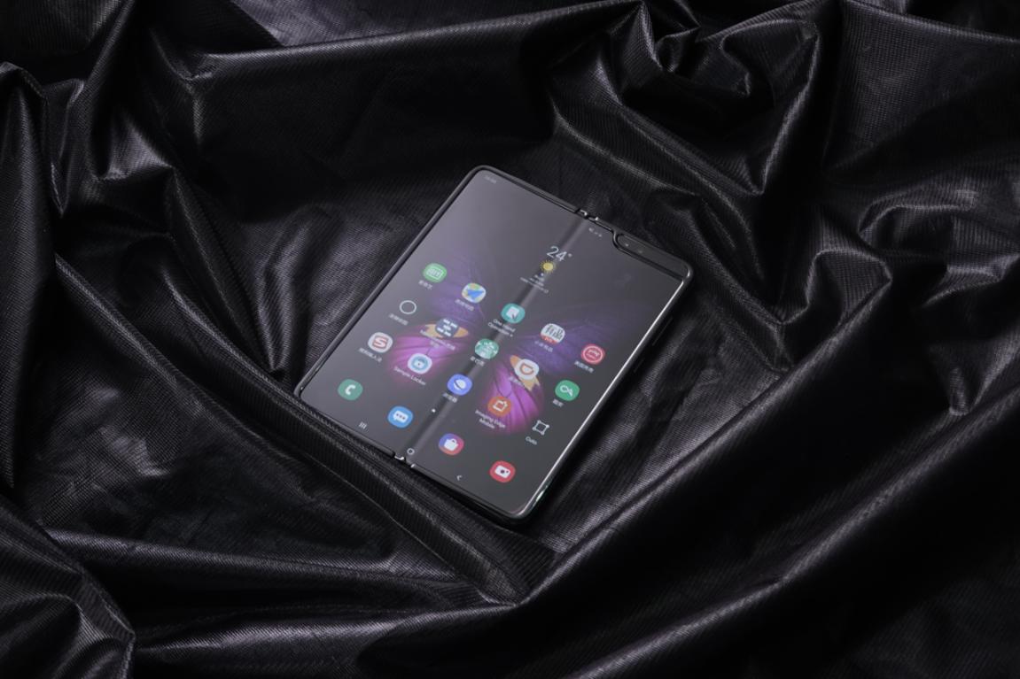 三星Galaxy Fold 首发，“新折叠形态”手机秀出未来科技
