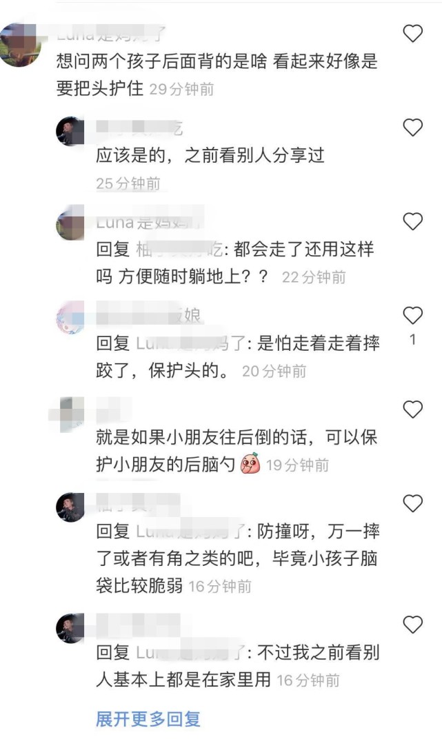 撒贝宁一家四口露面，龙凤胎首曝光，女儿穿千元名牌童装尽显宠爱