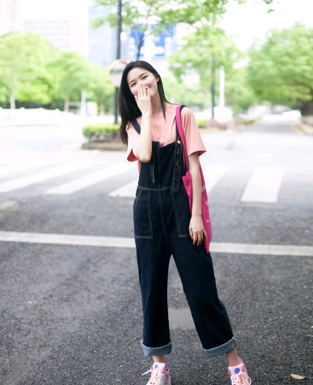 服裝穿搭是女生的門面，精致的穿搭風格，可以完美呈現優雅氣質