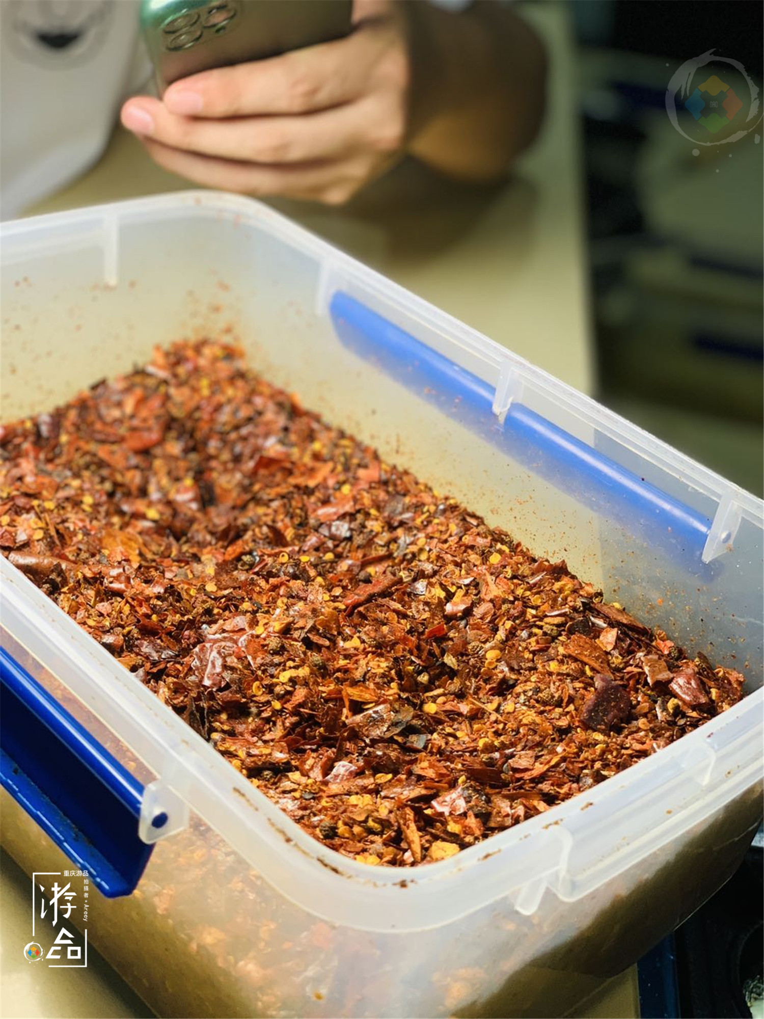 重庆辣子鸡的正确吃法：辣椒一定要打包，拿回家还能做出花儿来