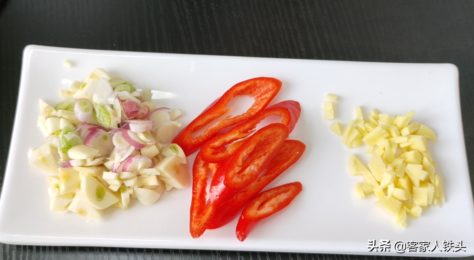 過年魚肉有過癮吃法，加2個土豆一起做，味美鮮香，好吃又過癮