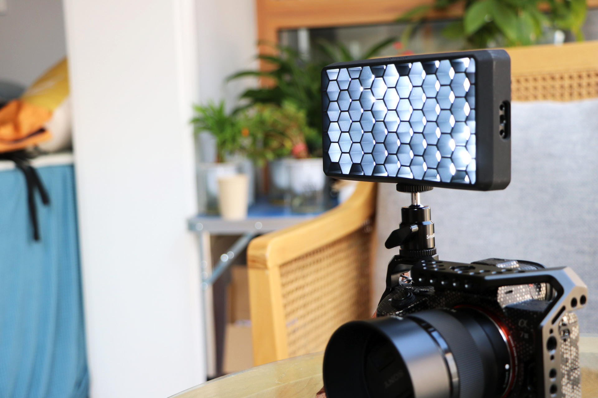 光影艺术 唾手可得的控光原来如此简单 斯莫格Pix M160 RGB补光灯