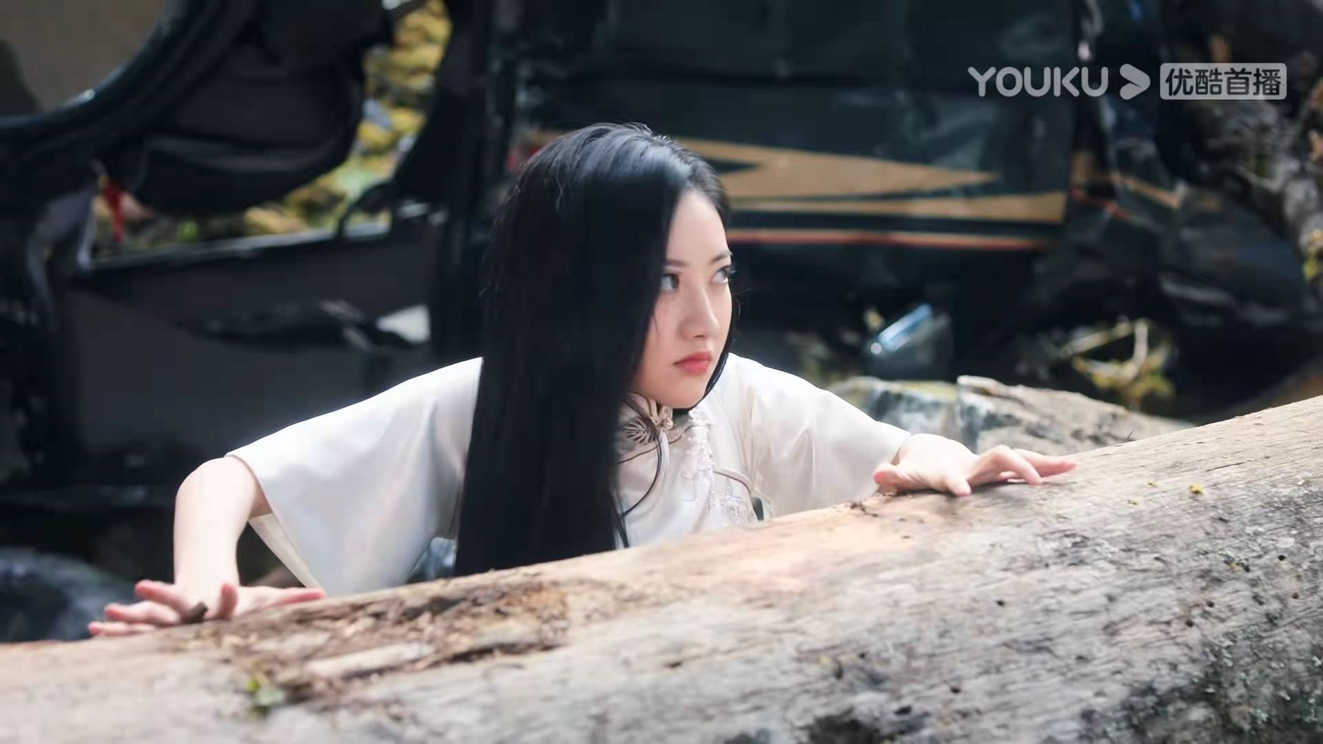 网剧《司藤》：77年后司藤复活，不过是白英的一