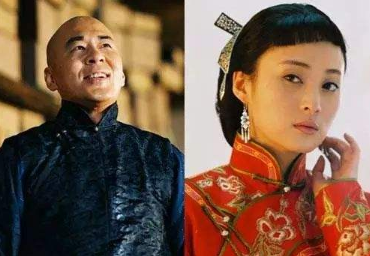 剧中他是威严无比的雍正，“正宫”蒋勤勤却把