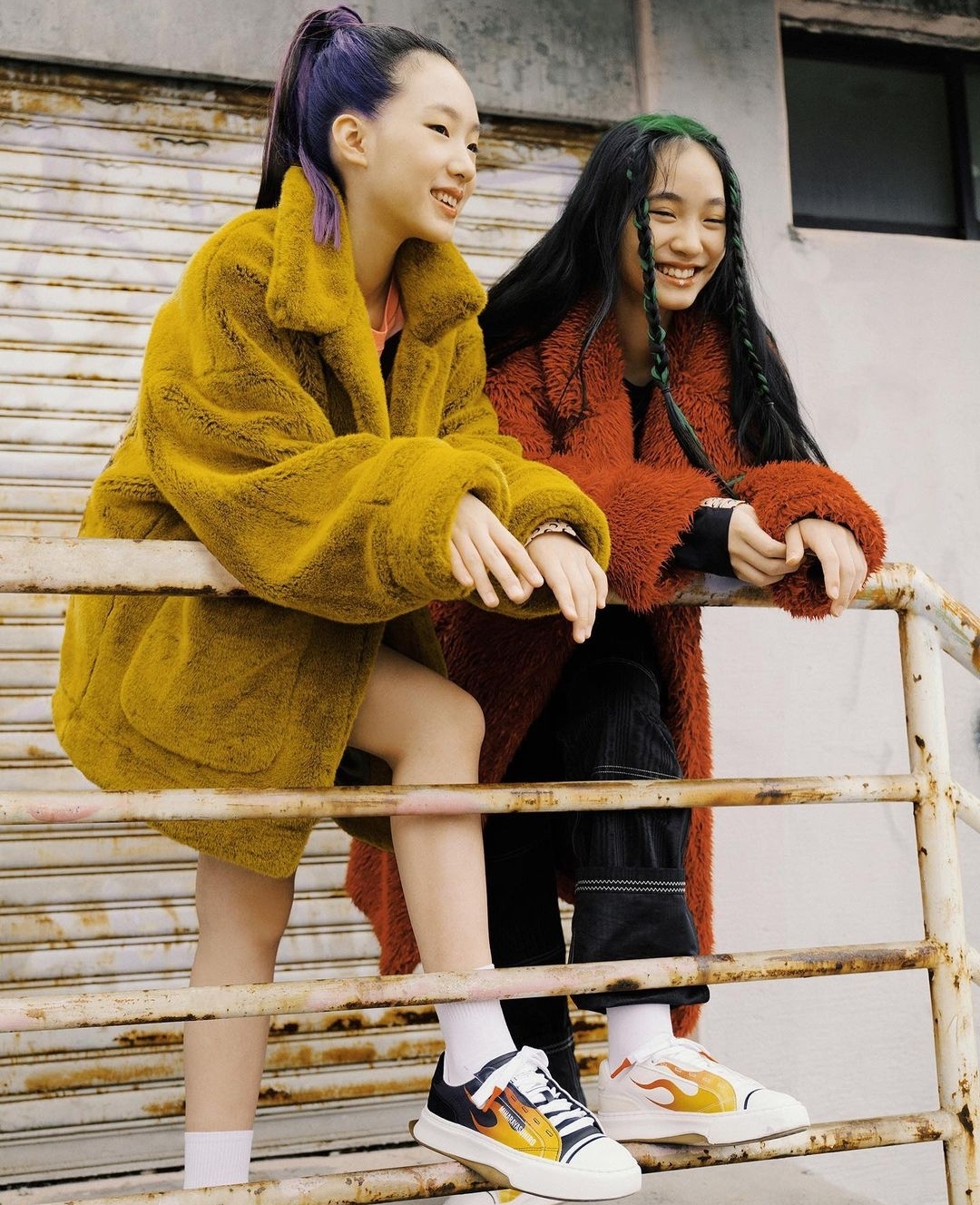 小s兩個大女兒再合體拍雜誌，姐姐撞臉火箭少女Yamy氣場足