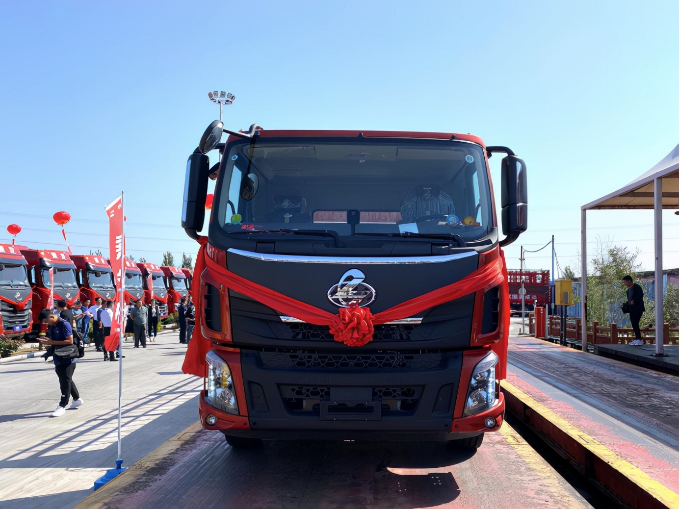 閃耀齊魯！乘龍H5超輕版山東區域上市及240臺子母車交付