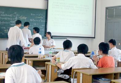 女孩因不能补课，成绩下降崩溃！补课越多，孩子3项能力可能越弱