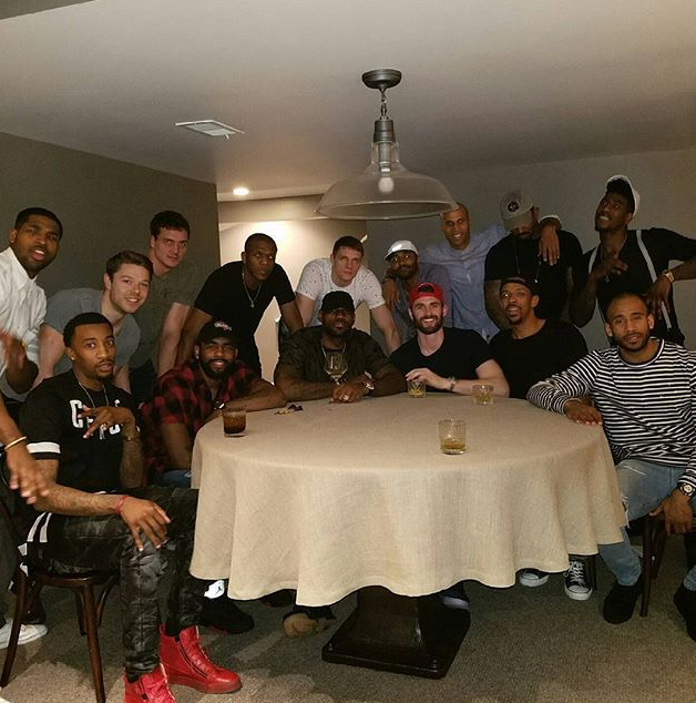 关于NBA请客吃饭，球员有自己的一套规矩，老大才有买单权利