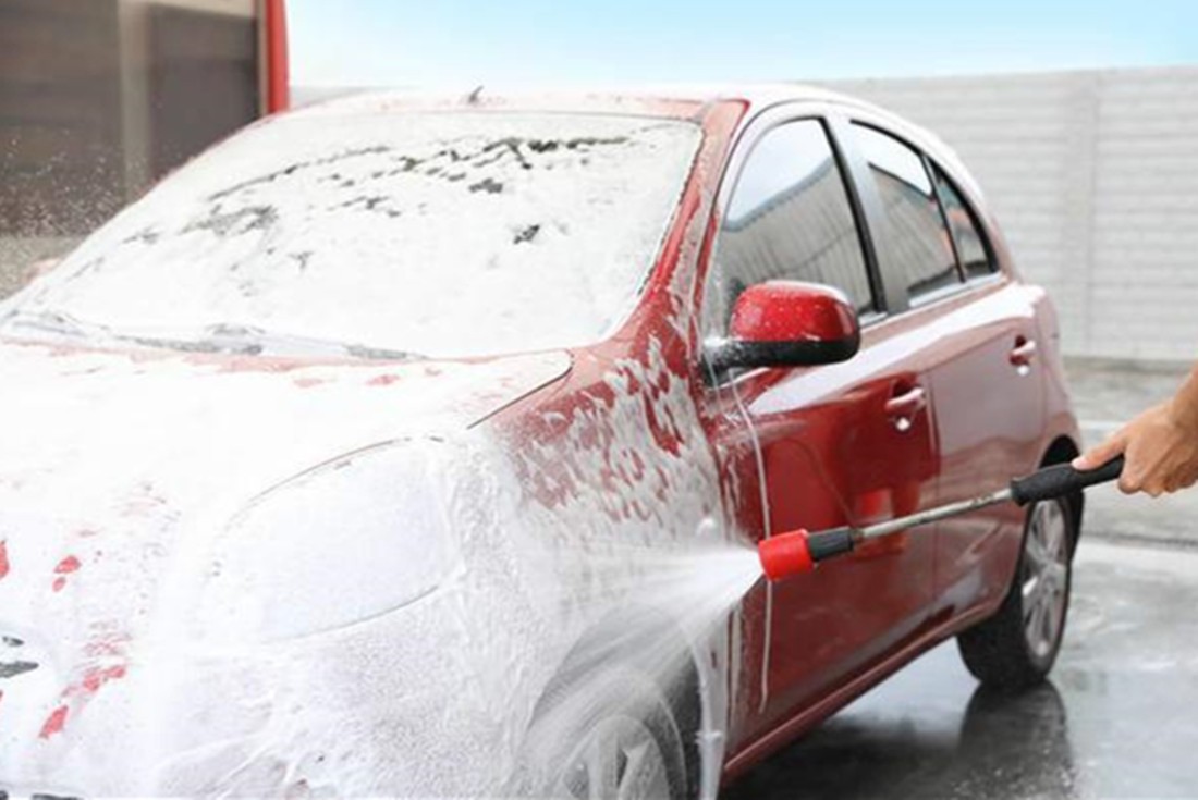 Washing the car frequently or not washing the car for a month, which method is more harmful to