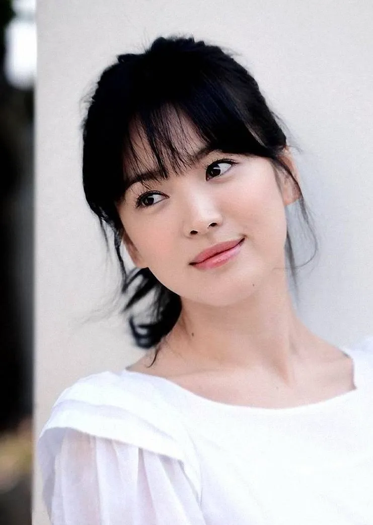 ​8岁女童“撞脸”宋慧乔，靠穿搭圈粉23万！谁规定小孩只能幼稚