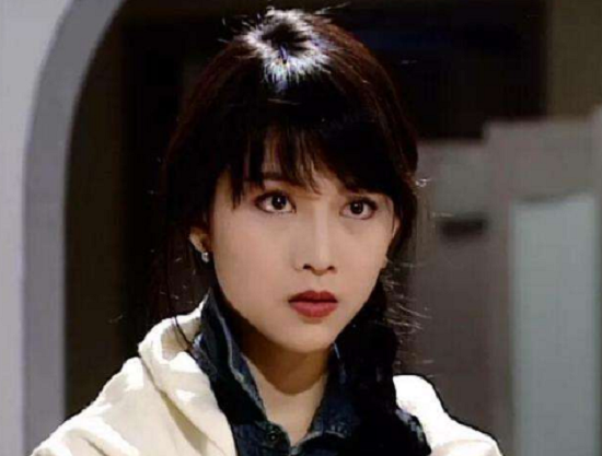 蔡少芬年轻时也是香港女神，秒杀现在圈中很多