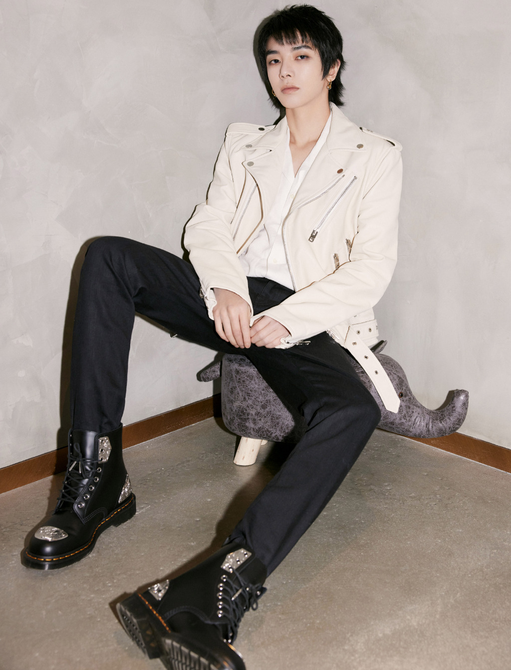 婚生子|华晨宇隐婚生子？堂哥被迫营业12字回应 网友：表情包暴露真相了