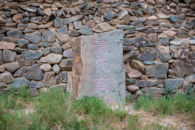 Ningxia Zhongwei Highway 66: One side of the desert and the Yellow River, there is also an ancient village hidden