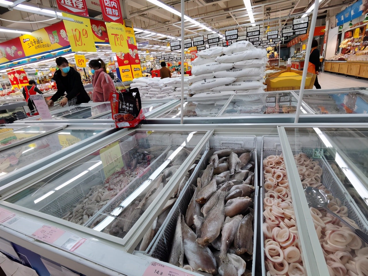 郑州实施“最严格”冷链食品检测方法，消费者扫一扫就能追踪溯源