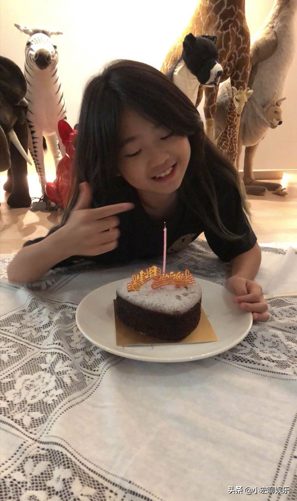 曹格女儿十岁生日吴速玲晒照庆祝，肉嘟嘟的Grace变成美少女