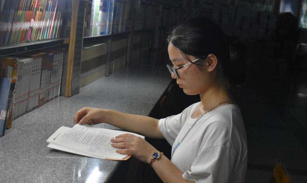 湖南高考676分女学霸钟芳蓉,报考的学校是北京大学冷门专业