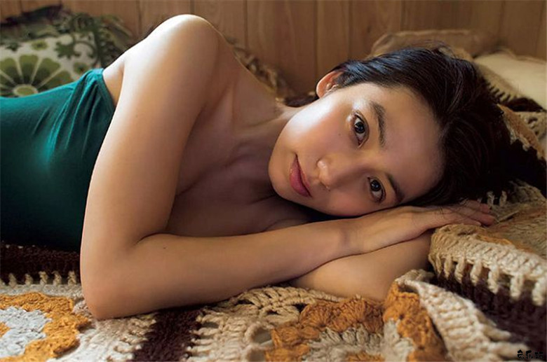 温柔鲜奶！天然系日本正妹佐藤あいり疗愈气质想不想来一口！