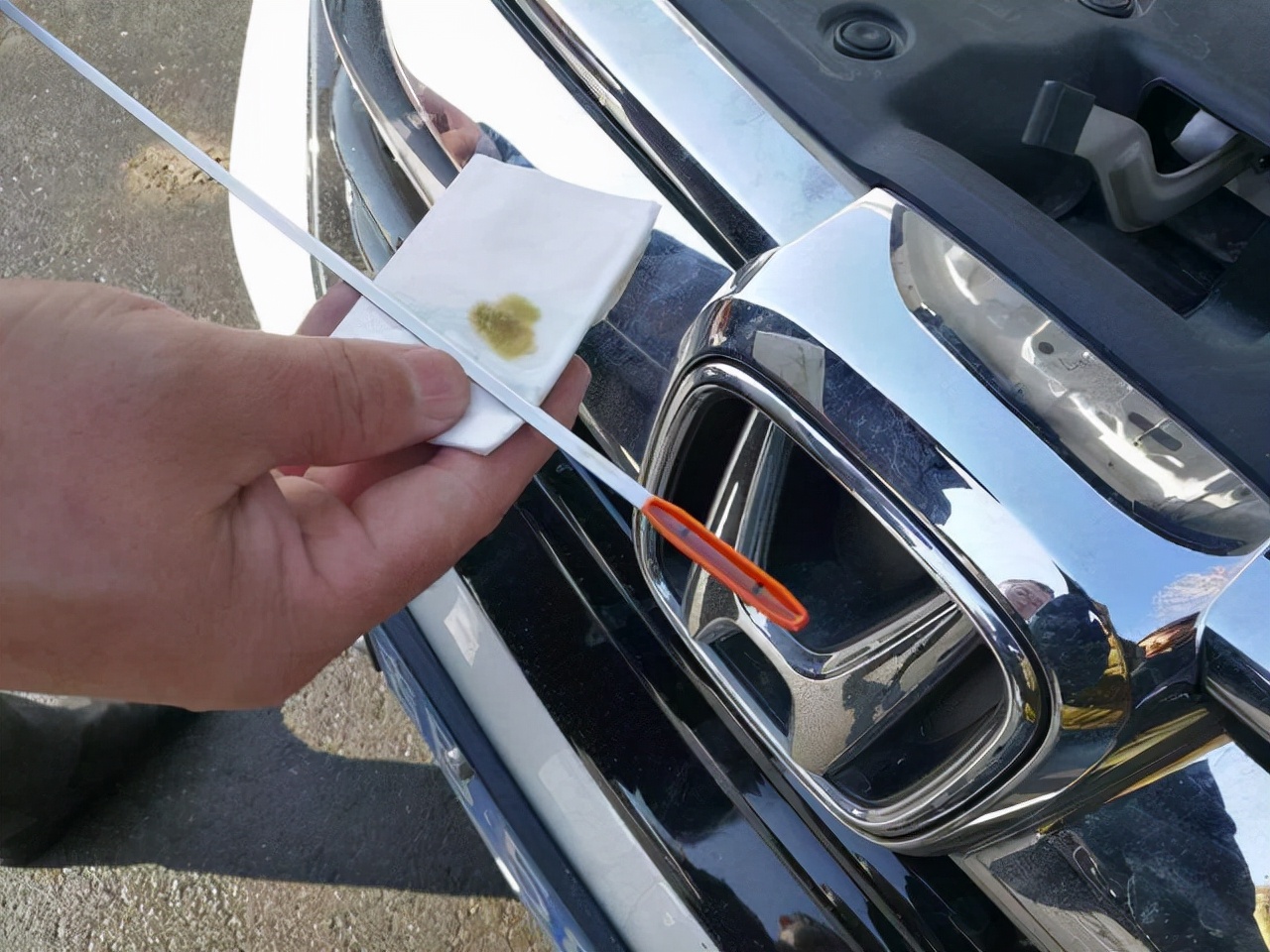 Why is there more oil and emulsification in Honda and Toyota cars, but