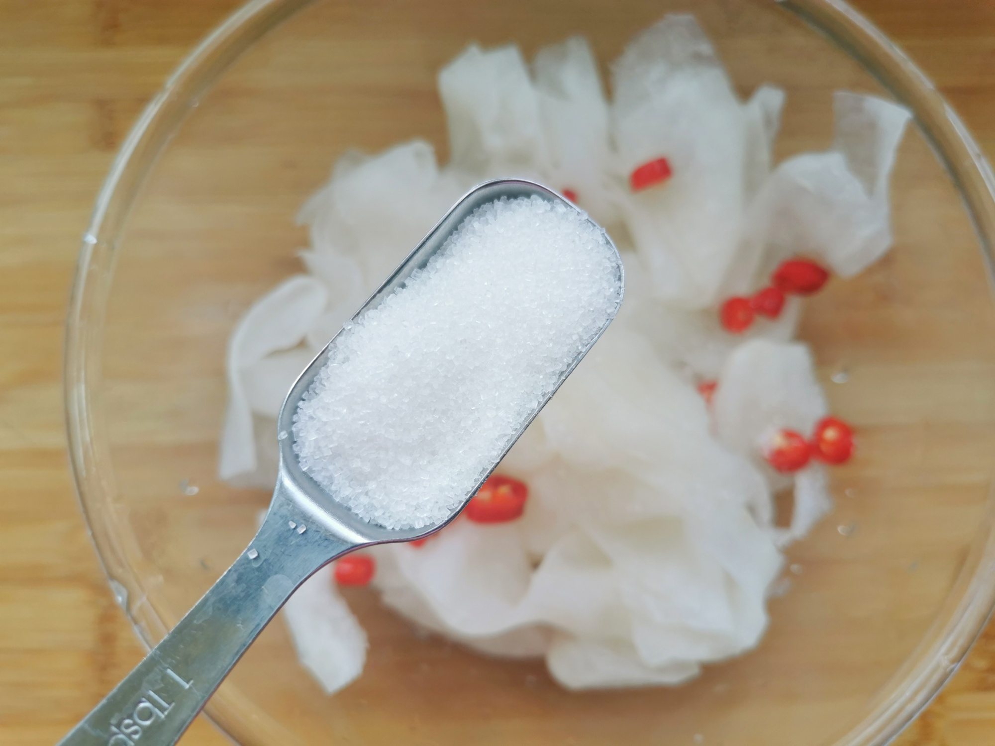 全网都在做的雪碧泡萝卜，酸辣爽口，开胃解腻，适合手残党