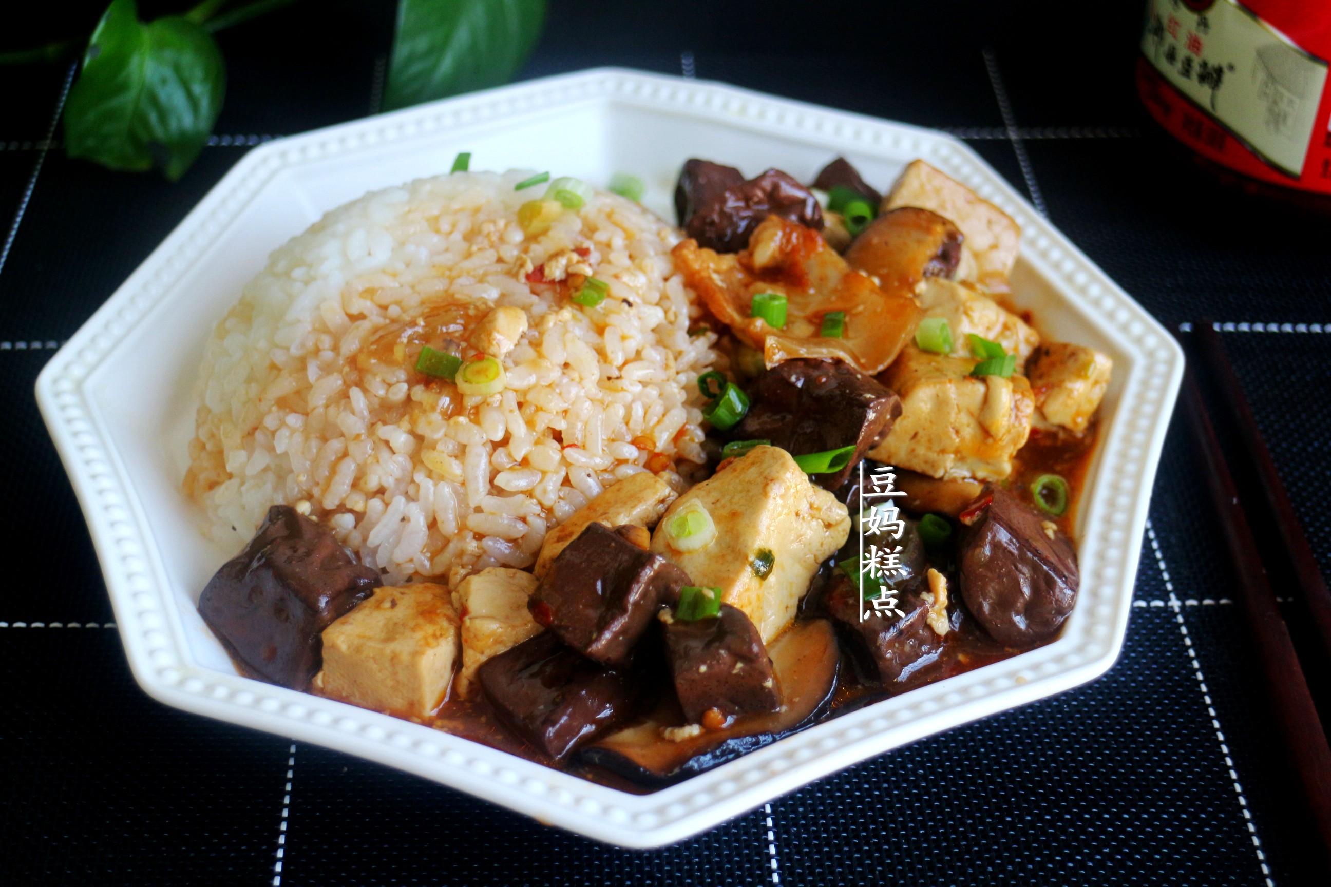 It’s almost the beginning of winter, the tofu is stewed like this, it’s warm and home-cooked, and I love it since childhood.