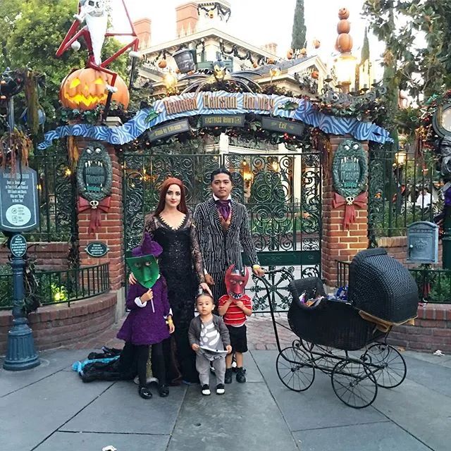 To realize princess dream of the daughter, play essence old father with one's own hands tailor about a hundred " blackart " skirt explodes sth resembling a net of network of fire