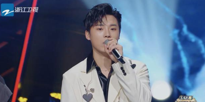 恋情|高嘉朗公开恋情！与女友从19岁开始交往 曾多次称自己单身欺骗粉丝