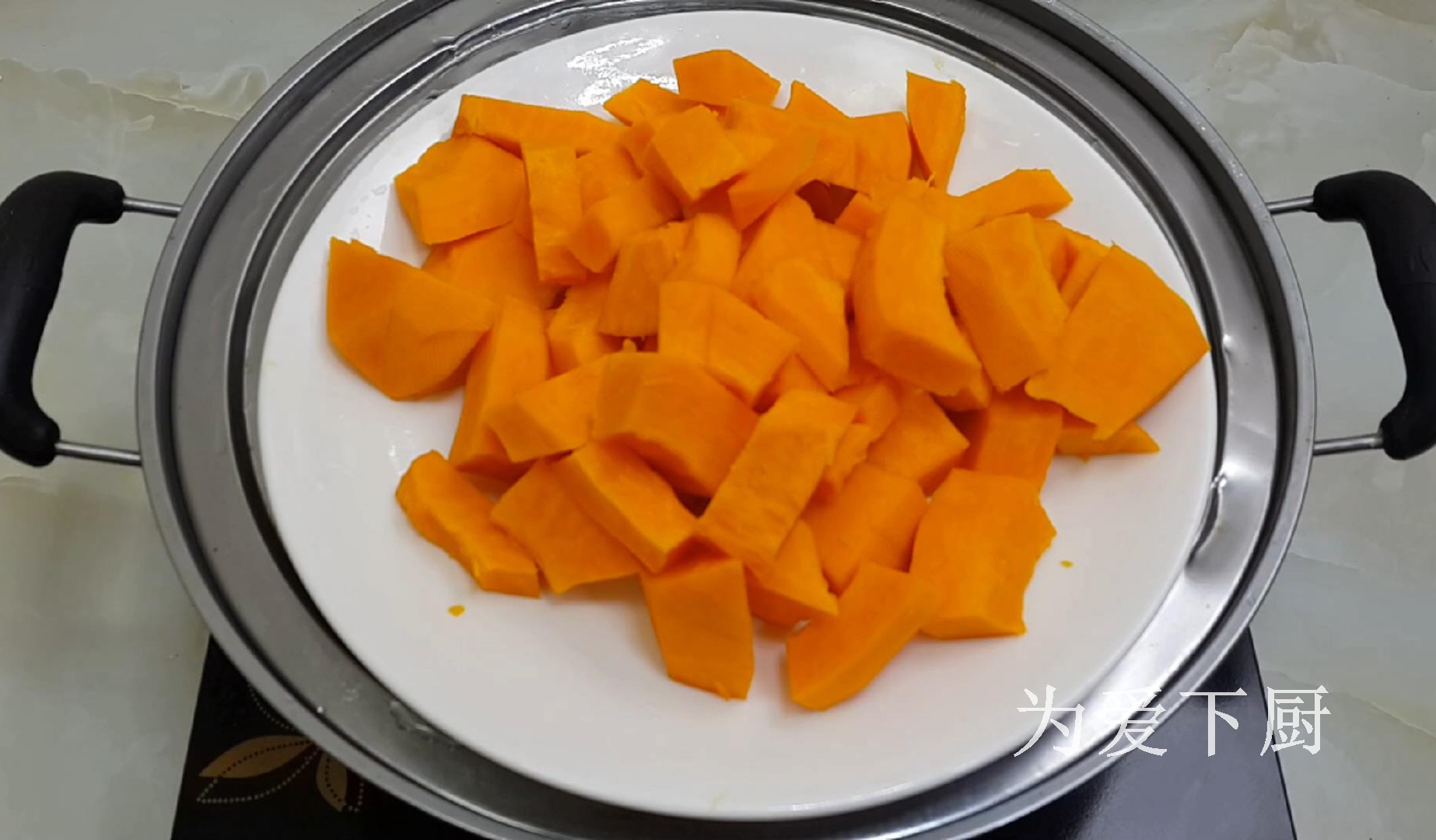面粉别炸油条了，加半个南瓜，个个金黄鼓大泡，比面包蛋糕还香