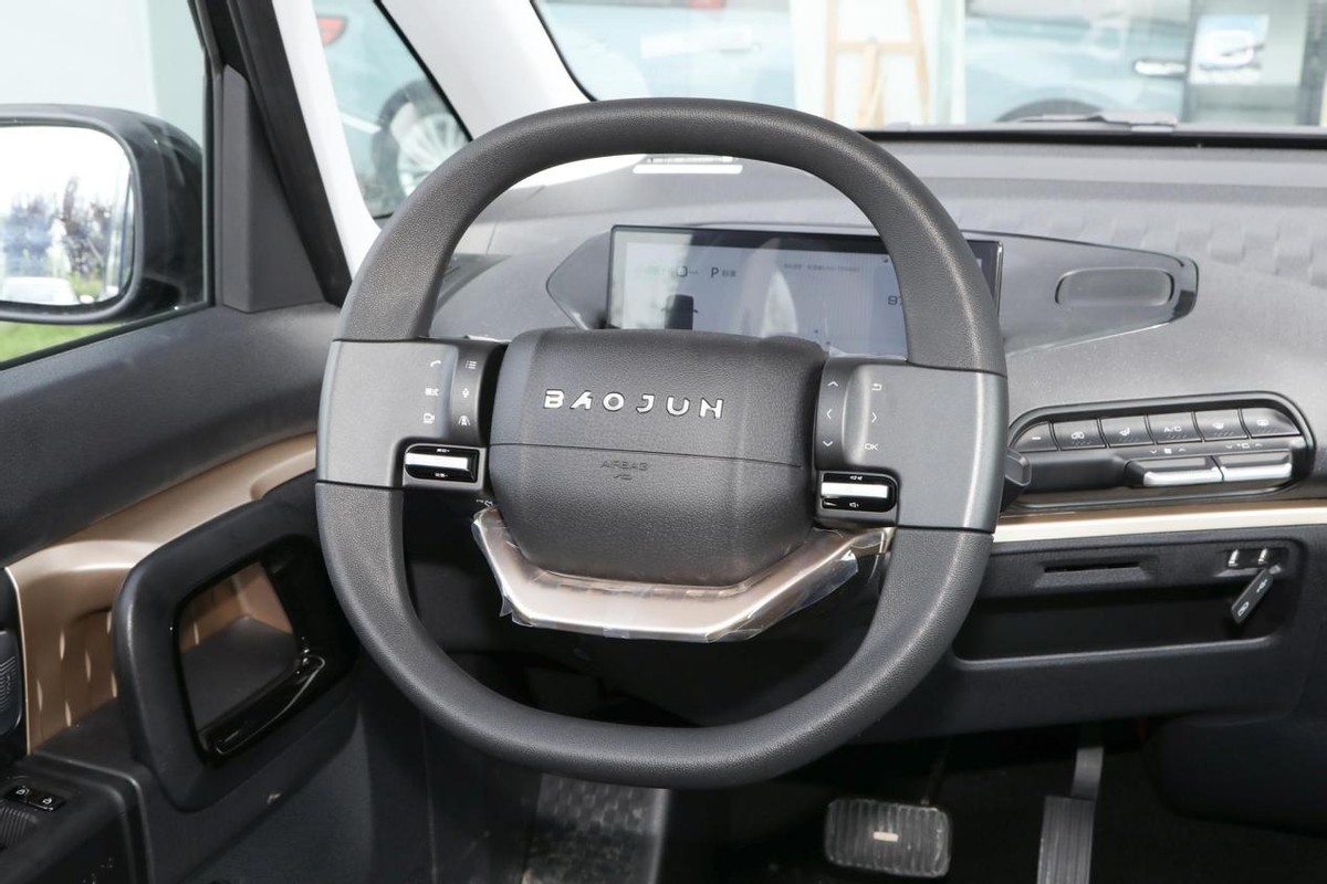 “美人座驾”来了！KiWi EV正式开售，6.98万起，颜值、底盘都能打