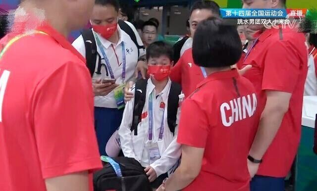 恭喜全红婵！终于能接受采访了，亲口讲出落后近20分逆转夺冠原因