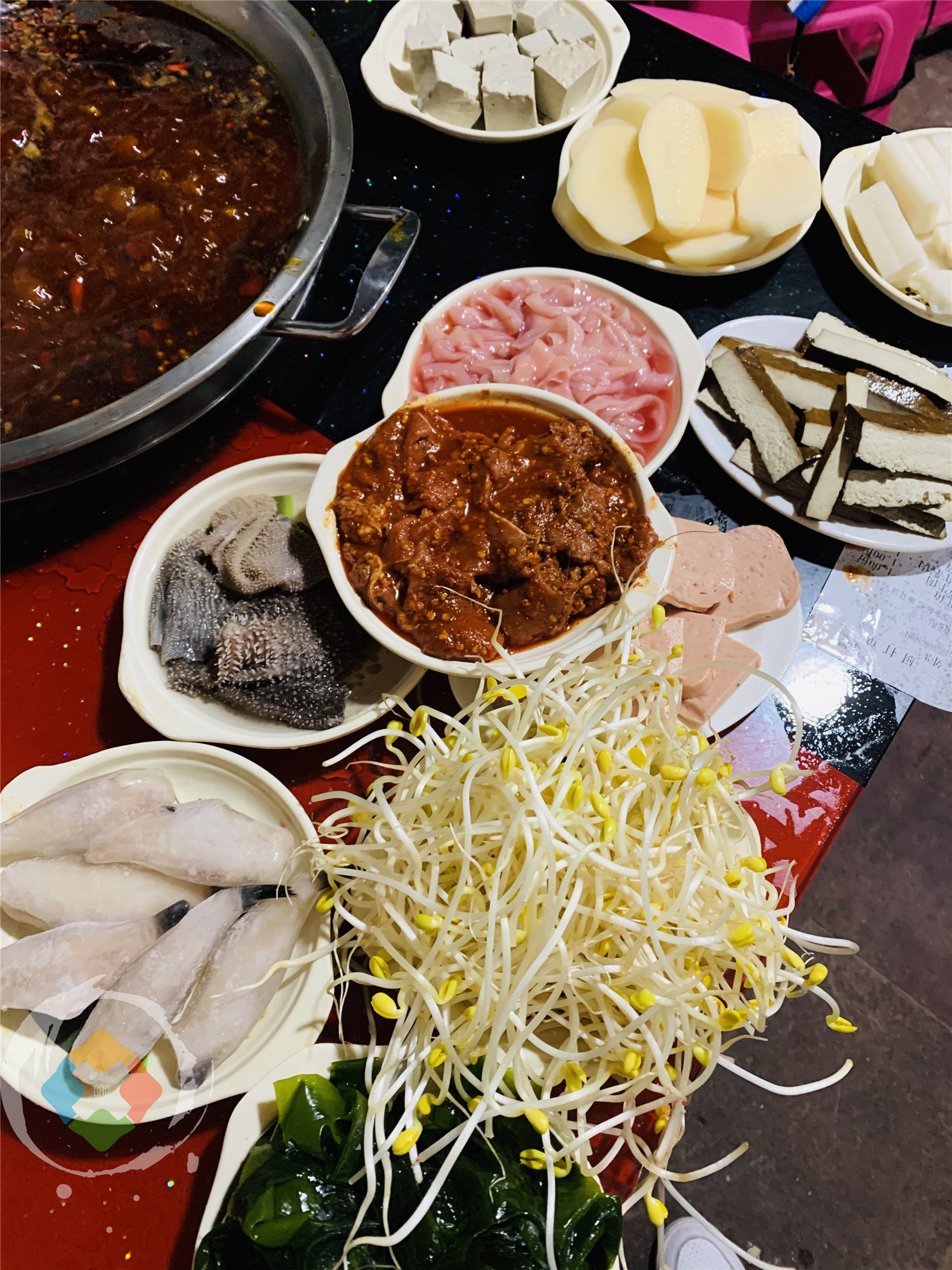 为什么重庆火锅容易导致浪费？菜品种类太多，分量太足
