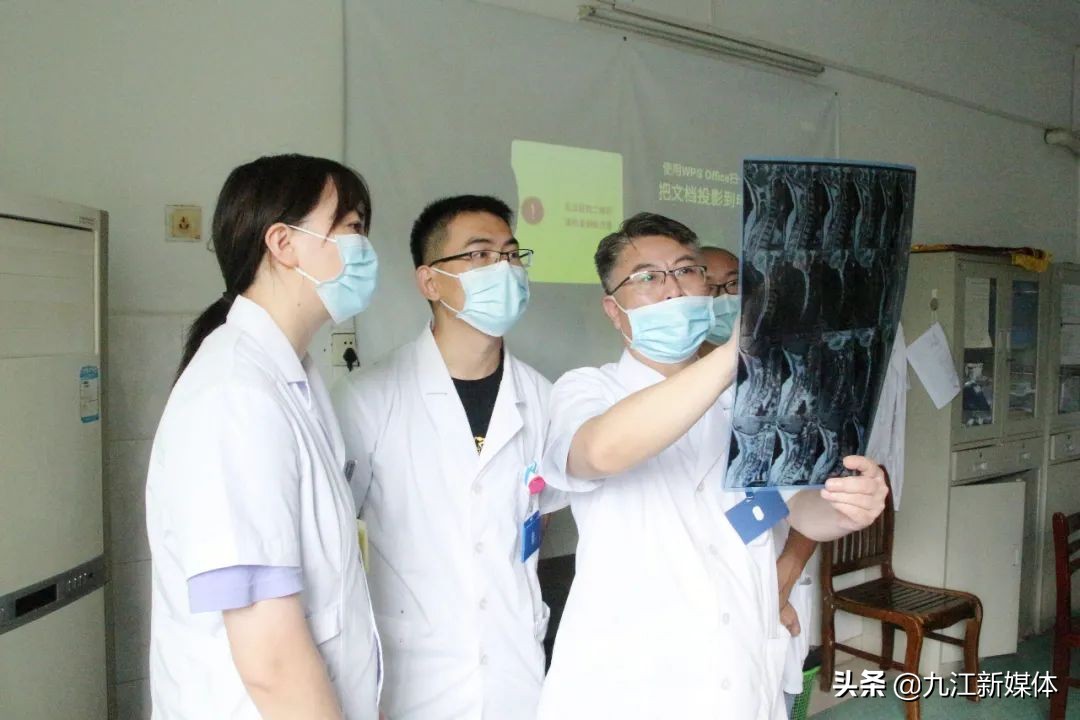 白衣秉丹心 妙手除顽疾——记九江市第三人民医院疼痛治疗科主任刘李斌