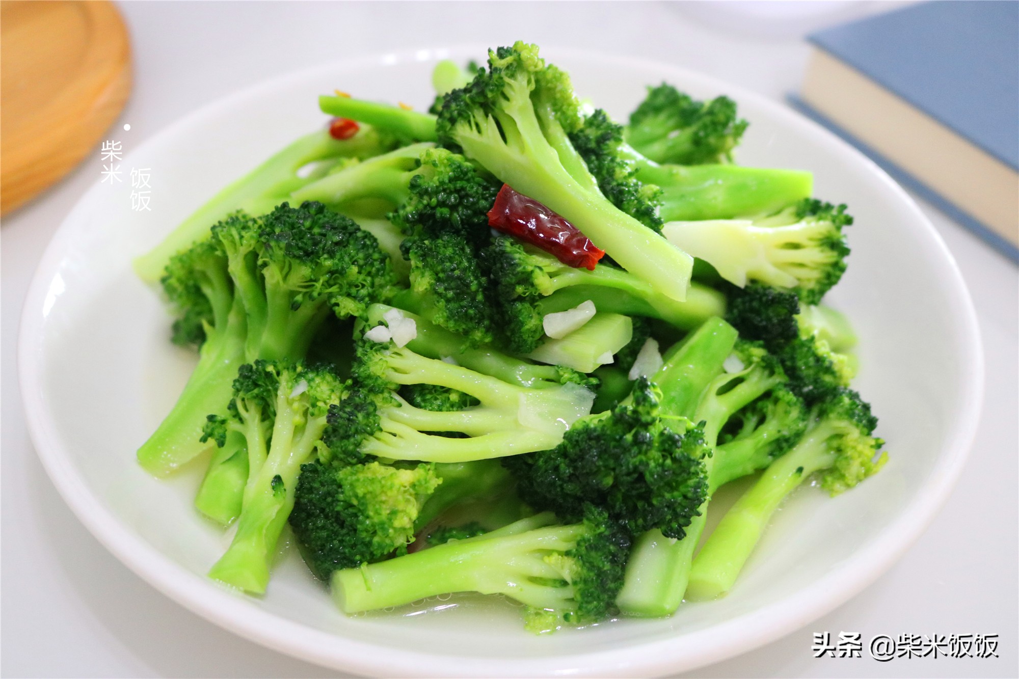 西兰花好不好吃？试试这做法，只用4种调味料，脆嫩爽口吃不够