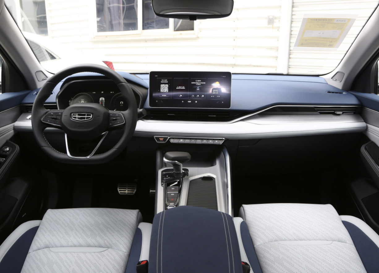 轴距2米8，车够大还漂亮，2.0T最大190马力，跑得快