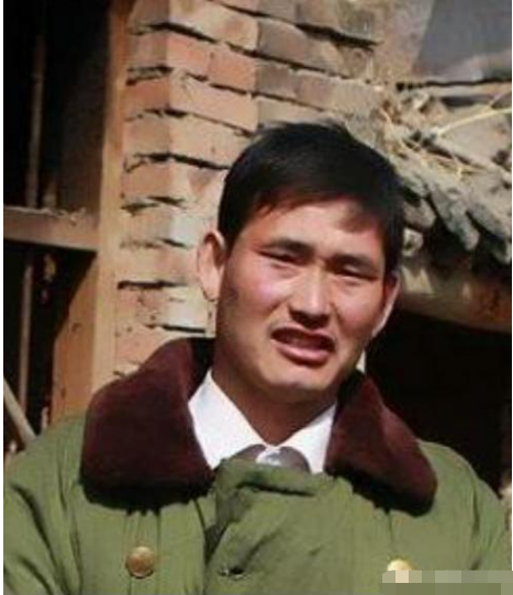 就在三天前的8:13分，大衣哥因借钱又火了，网友：人心太丑恶了